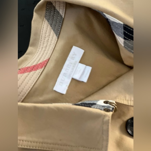 𝘉𝘶𝘳𝘣𝘦𝘳𝘳𝘺 𝘨𝘪𝘳𝘭𝘴 𝘥𝘳𝘦𝘴𝘴 𝘶𝘴𝘦𝘥 𝘰𝘯𝘤𝘦 - Picture 4 of 4